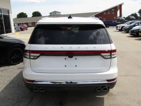 More photos of 2026 Lincoln Aviator Reserve at Pettijohn Auto Center, MO