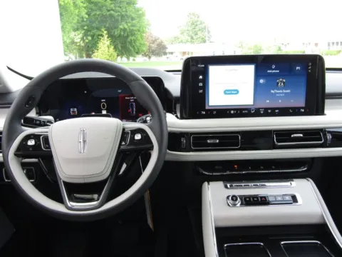 More photos of 2026 Lincoln Aviator Reserve at Pettijohn Auto Center, MO