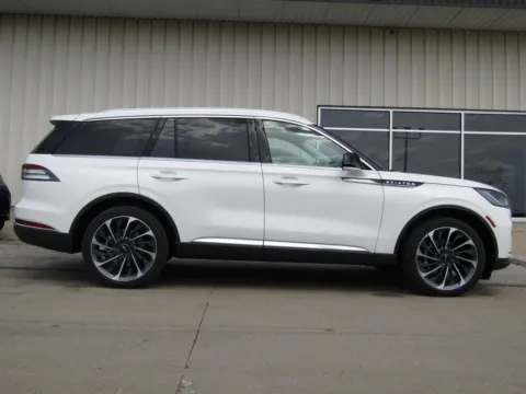Photos of 2026 Lincoln Aviator Reserve for sale in Bethany, MO at Pettijohn Auto Center