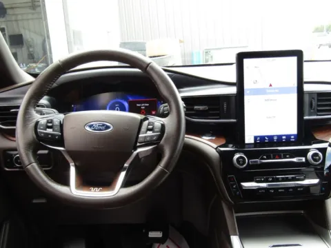 More photos of 2023 Ford Explorer King Ranch at Pettijohn Auto Center, MO