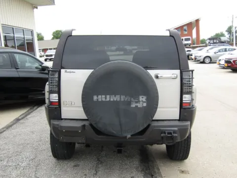 More photos of 2007 Hummer H3 at Pettijohn Auto Center, MO