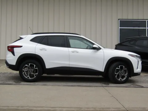 Photos of 2025 Chevrolet Trax LT for sale in Bethany, MO at Pettijohn Auto Center