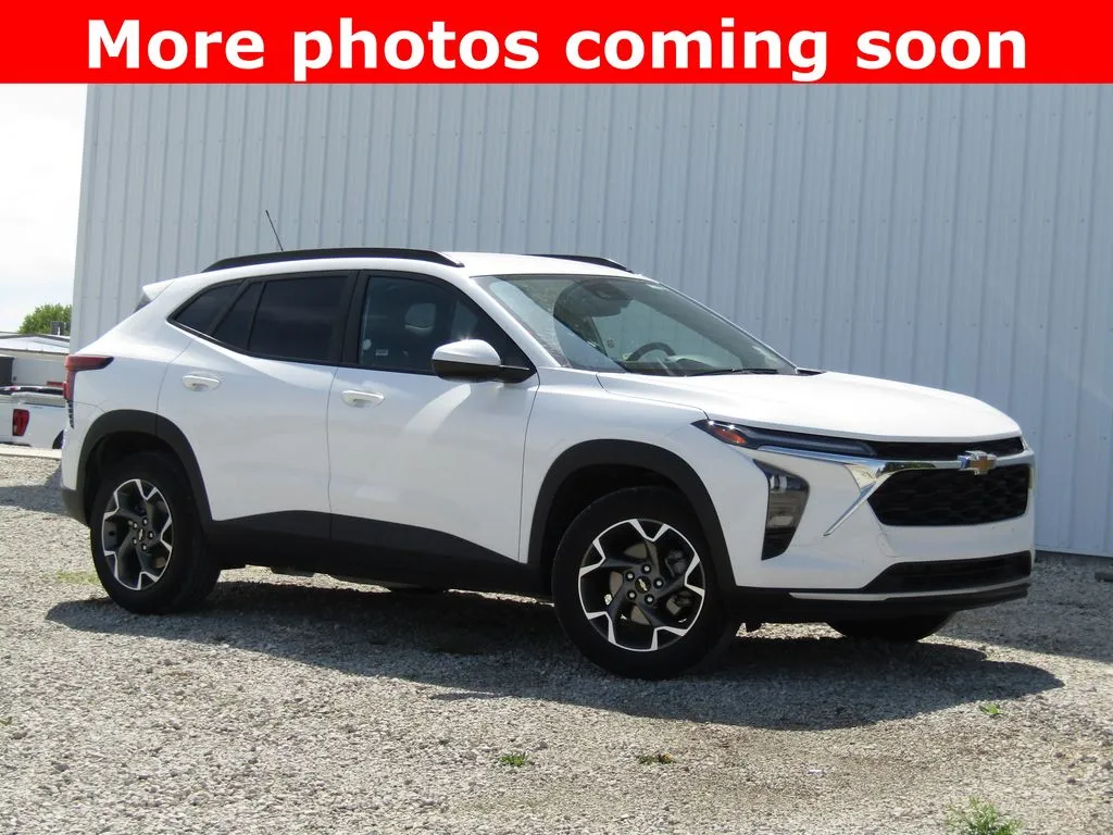 White 2025 Chevrolet Trax LT for sale in Bethany, MO