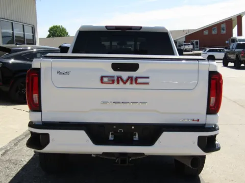 More photos of 2022 GMC Sierra 2500HD AT4 at Pettijohn Auto Center, MO