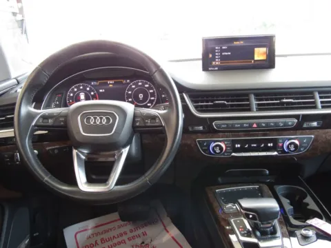 More photos of 2019 Audi Q7 55 Prestige at Pettijohn Auto Center, MO