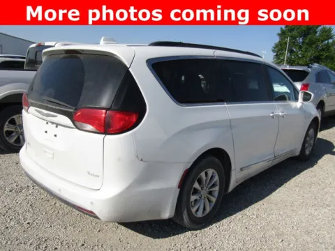 More photos of 2017 Chrysler Pacifica Touring L at Pettijohn Auto Center, MO