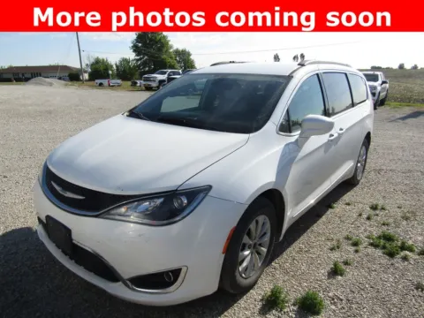 White 2017 Chrysler Pacifica Touring L for sale in Bethany, MO