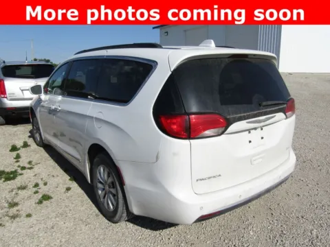 Another view of 2017 Chrysler Pacifica Touring L for sale in Bethany, MO at Pettijohn Auto Center