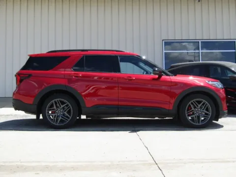 Photos of 2025 Ford Explorer ST for sale in Bethany, MO at Pettijohn Auto Center