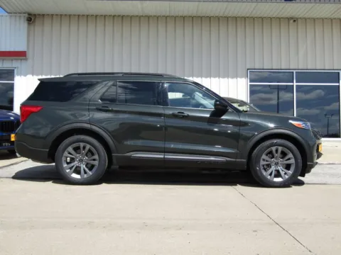 Photos of 2022 Ford Explorer XLT for sale in Bethany, MO at Pettijohn Auto Center