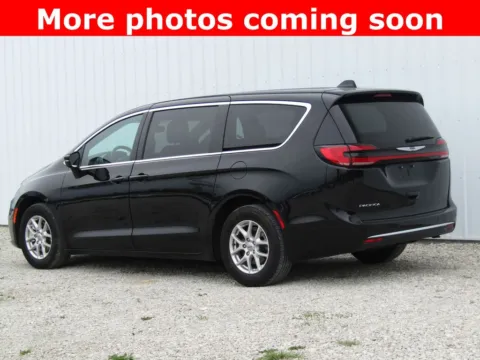 More photos of 2025 Chrysler Pacifica Select at Pettijohn Auto Center, MO