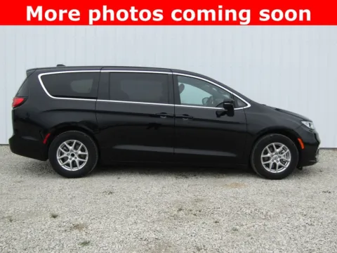 Photos of 2025 Chrysler Pacifica Select for sale in Bethany, MO at Pettijohn Auto Center