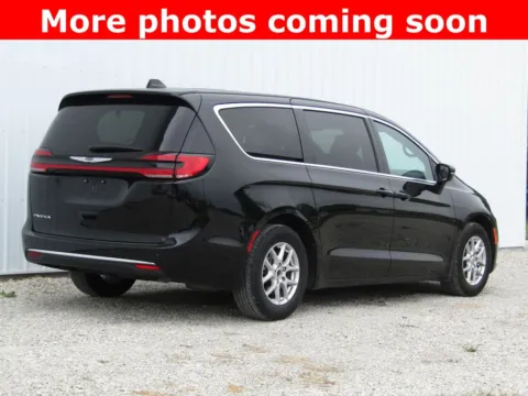 Another view of 2025 Chrysler Pacifica Select for sale in Bethany, MO at Pettijohn Auto Center