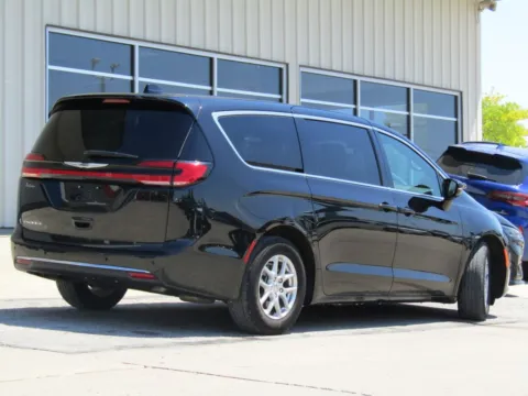 Another view of 2025 Chrysler Pacifica Select for sale in Bethany, MO at Pettijohn Auto Center