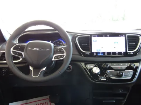 More photos of 2026 Chrysler Pacifica Select at Pettijohn Auto Center, MO