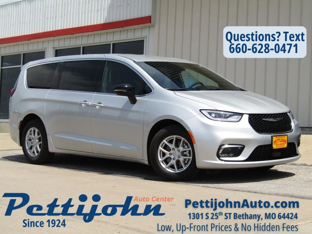 2026 Chrysler Pacifica Select's photo