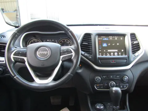 More photos of 2018 Jeep Cherokee Latitude Plus at Pettijohn Auto Center, MO