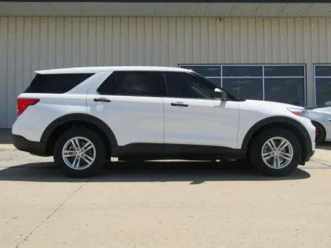 Photos of 2023 Ford Explorer for sale in Bethany, MO at Pettijohn Auto Center
