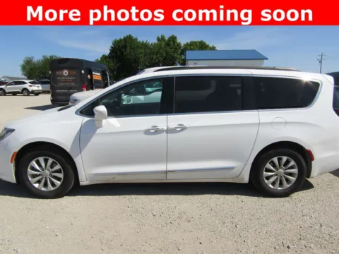 Photos of 2023 Chrysler Pacifica Touring L for sale in Bethany, MO at Pettijohn Auto Center
