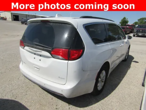 More photos of 2023 Chrysler Pacifica Touring L at Pettijohn Auto Center, MO
