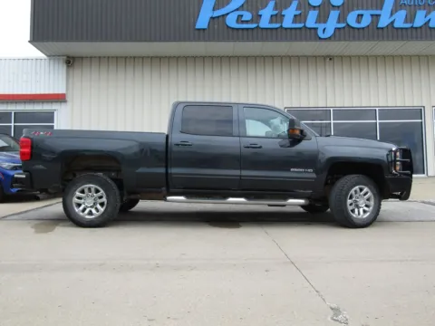 Photos of 2019 Chevrolet Silverado 2500HD LT for sale in Bethany, MO at Pettijohn Auto Center