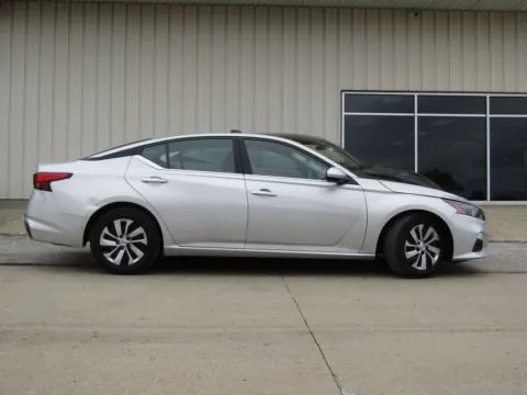 Photos of 2022 Nissan Altima 2.5 S for sale in Bethany, MO at Pettijohn Auto Center