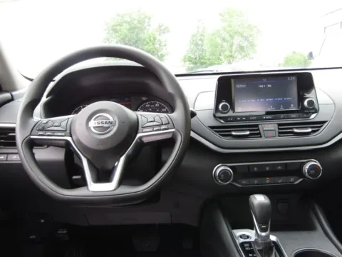 More photos of 2022 Nissan Altima 2.5 S at Pettijohn Auto Center, MO