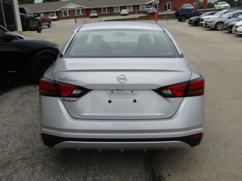 More photos of 2022 Nissan Altima 2.5 S at Pettijohn Auto Center, MO