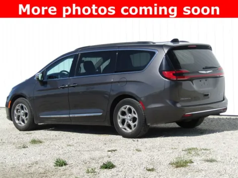 More photos of 2023 Chrysler Pacifica Limited at Pettijohn Auto Center, MO