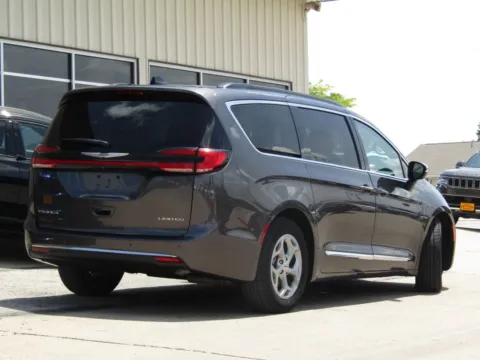 Another view of 2023 Chrysler Pacifica Limited for sale in Bethany, MO at Pettijohn Auto Center