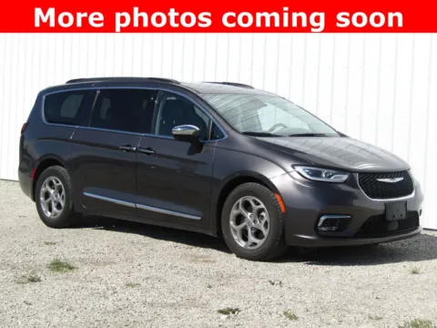 Unknown 2023 Chrysler Pacifica Limited for sale in Bethany, MO