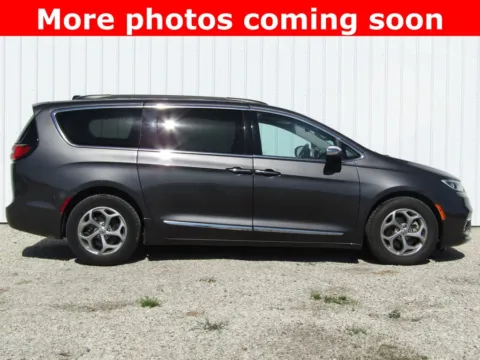Photos of 2023 Chrysler Pacifica Limited for sale in Bethany, MO at Pettijohn Auto Center