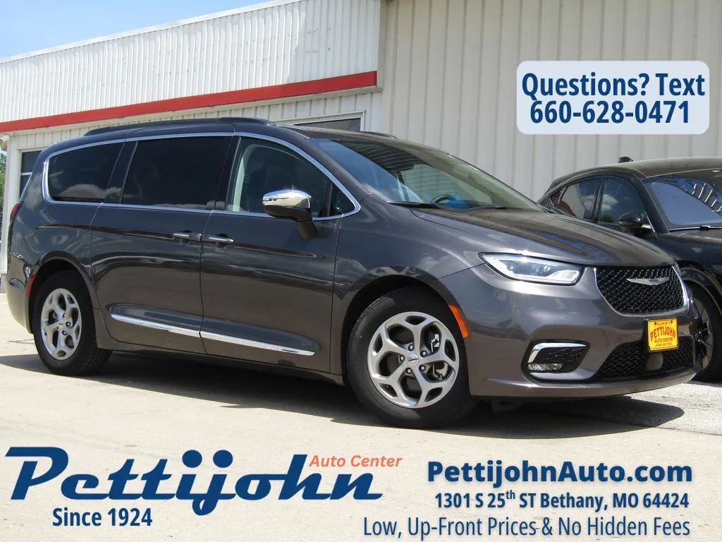 2023 Chrysler Pacifica Limited's photo