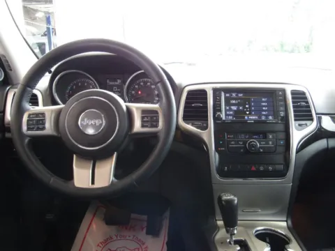 More photos of 2013 Jeep Grand Cherokee Laredo at Pettijohn Auto Center, MO