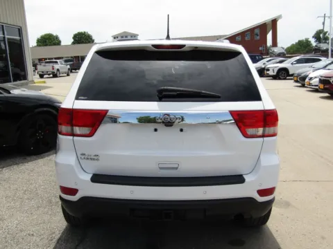 More photos of 2013 Jeep Grand Cherokee Laredo at Pettijohn Auto Center, MO