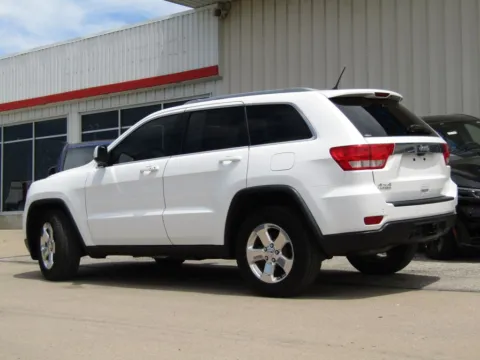 More photos of 2013 Jeep Grand Cherokee Laredo at Pettijohn Auto Center, MO