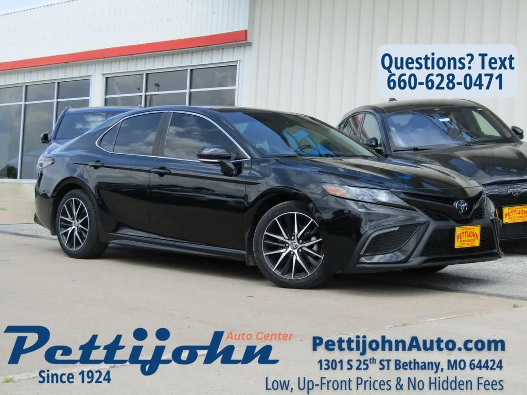 Used 2024 Toyota Camry SE with VIN 4T1G11AK4RU920734 for sale in Kansas City
