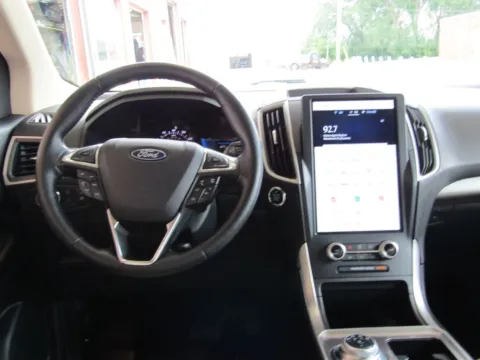 More photos of 2023 Ford Edge SEL at Pettijohn Auto Center, MO