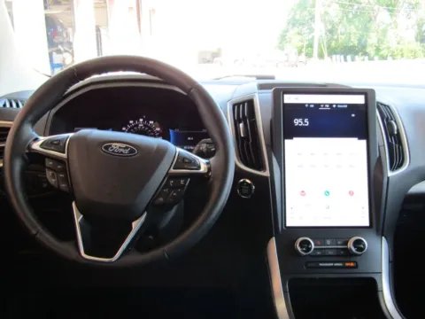 More photos of 2024 Ford Edge SEL at Pettijohn Auto Center, MO