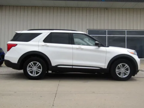 Photos of 2024 Ford Explorer XLT for sale in Bethany, MO at Pettijohn Auto Center