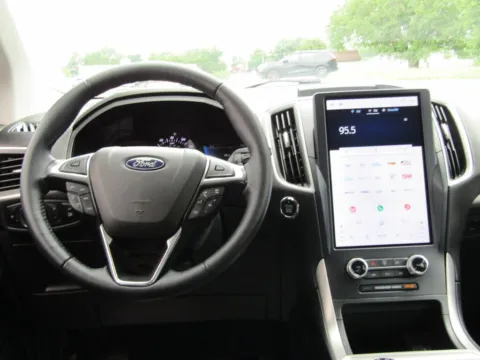 More photos of 2023 Ford Edge SEL at Pettijohn Auto Center, MO