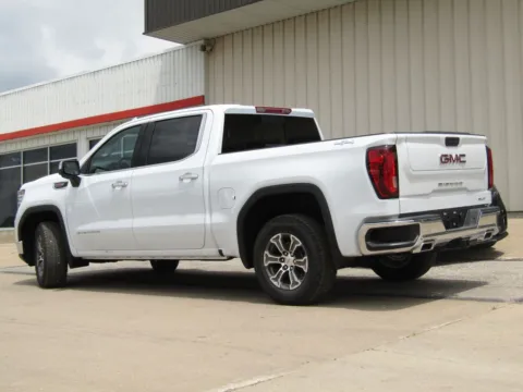 More photos of 2026 GMC Sierra 1500 SLT at Pettijohn Auto Center, MO