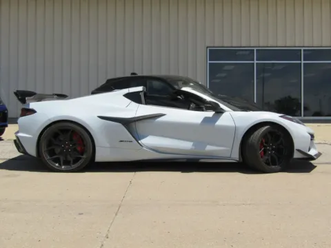 Photos of 2023 Chevrolet Corvette Z06 for sale in Bethany, MO at Pettijohn Auto Center