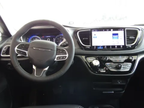 More photos of 2027 Chrysler Pacifica Select at Pettijohn Auto Center, MO
