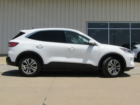 Photos of 2022 Ford Escape SEL for sale in Bethany, MO at Pettijohn Auto Center
