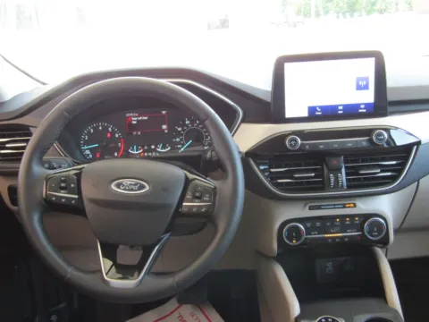 More photos of 2022 Ford Escape SEL at Pettijohn Auto Center, MO