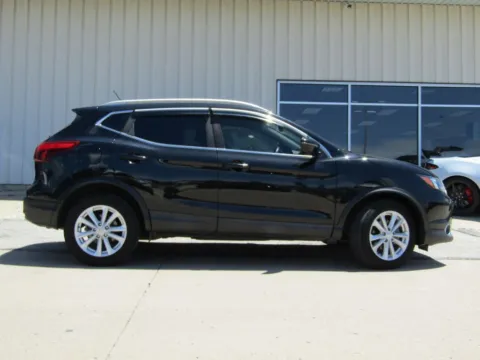 Photos of 2017 Nissan Rogue Sport SL for sale in Bethany, MO at Pettijohn Auto Center