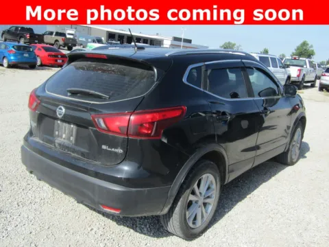 More photos of 2017 Nissan Rogue Sport SL at Pettijohn Auto Center, MO