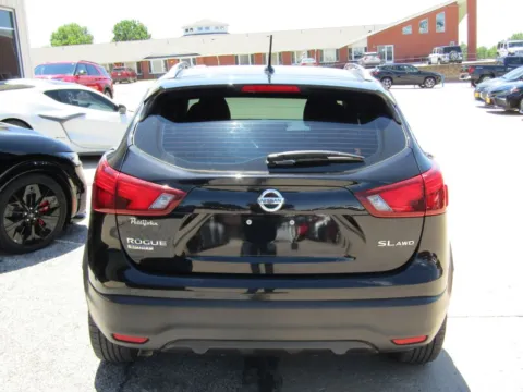 More photos of 2017 Nissan Rogue Sport SL at Pettijohn Auto Center, MO