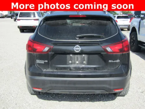 More photos of 2017 Nissan Rogue Sport SL at Pettijohn Auto Center, MO